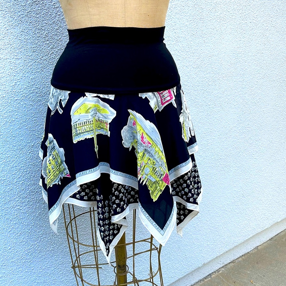 Vintage scarf skirt with Parisienne printed motifs, stretch Fabric at waist.